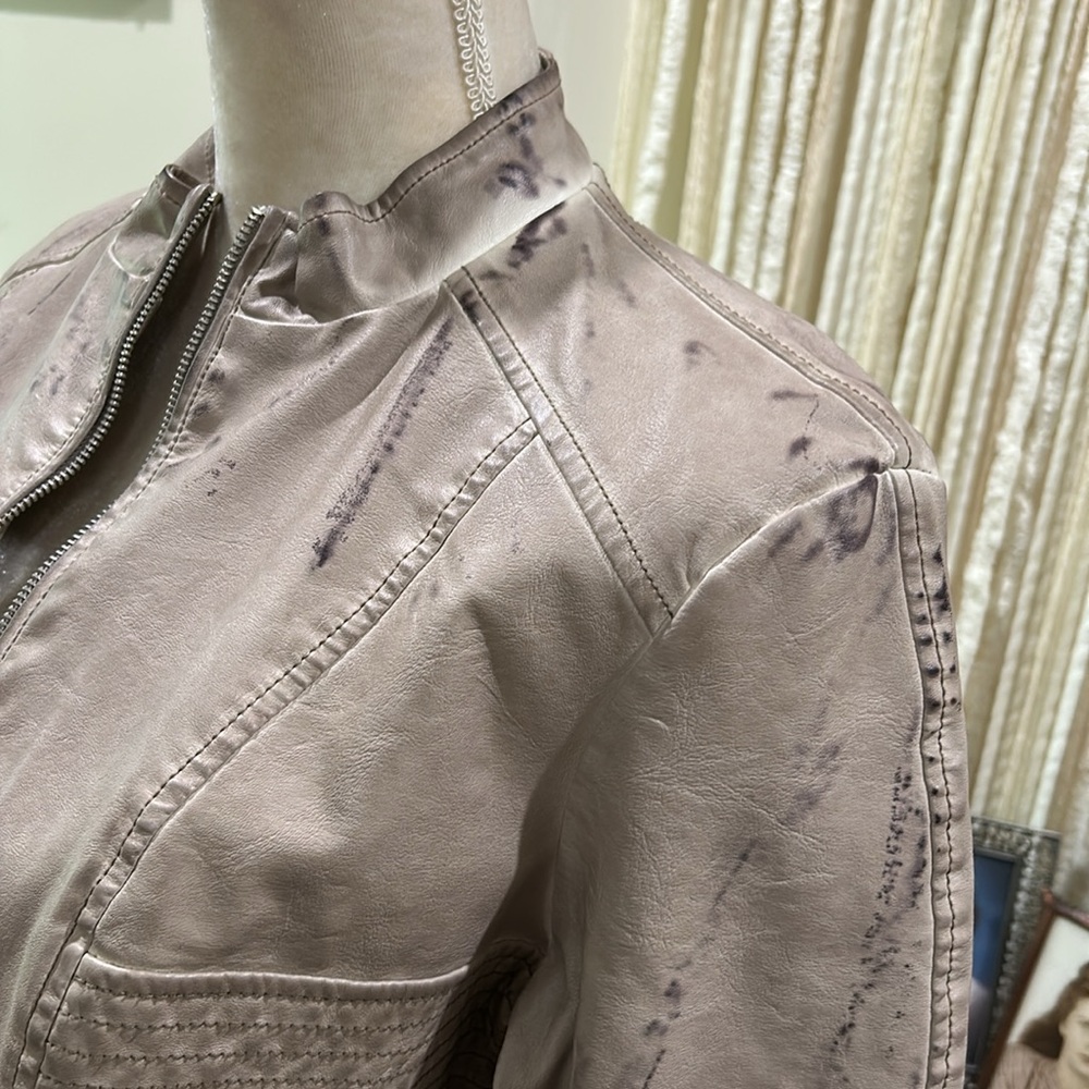 GRUNGE/Distressed Faux Leather - Picture 3 of 16